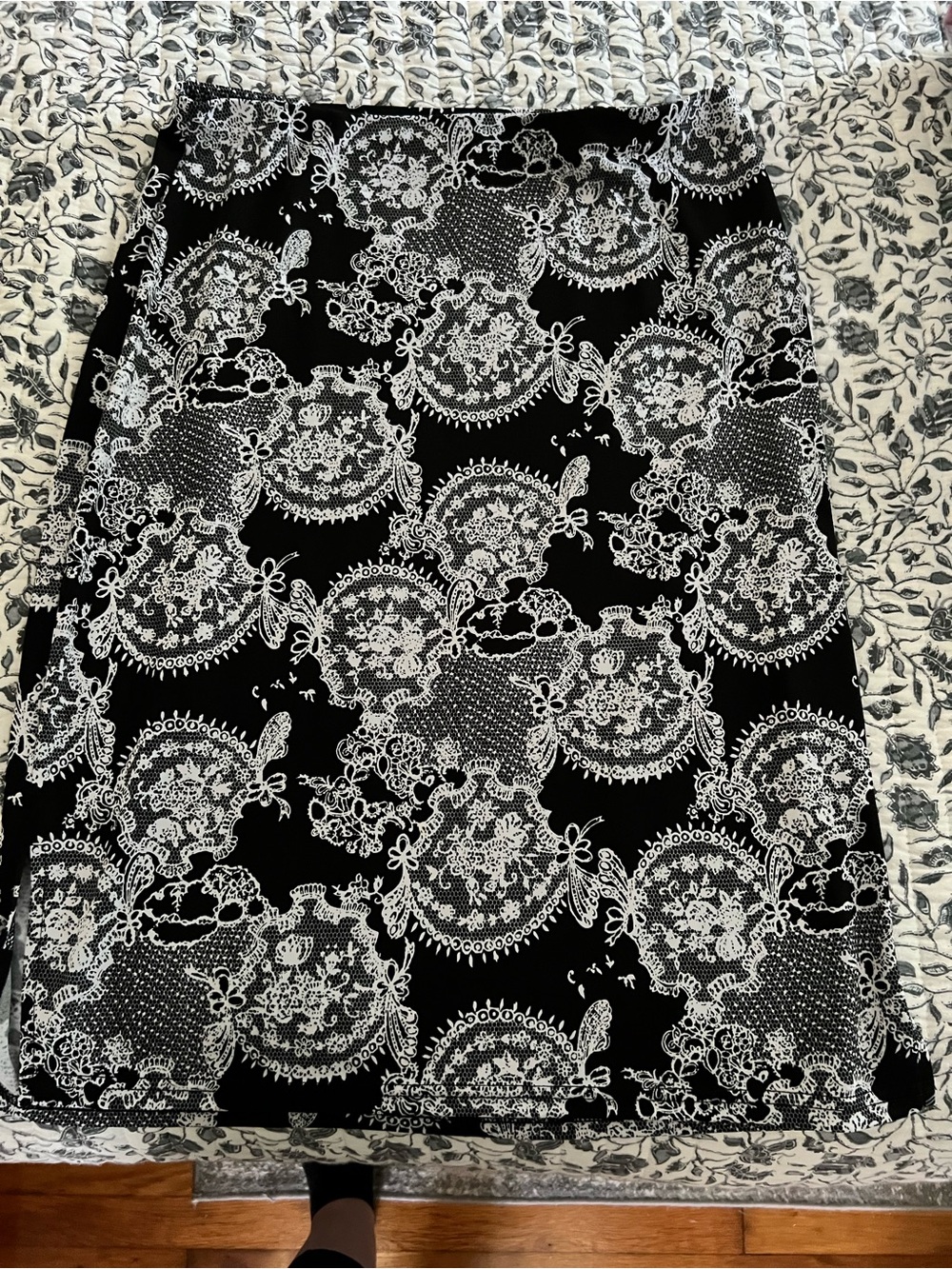 Giorgio Fiorelli Black and White A-Line Lace-Pattern Skirt